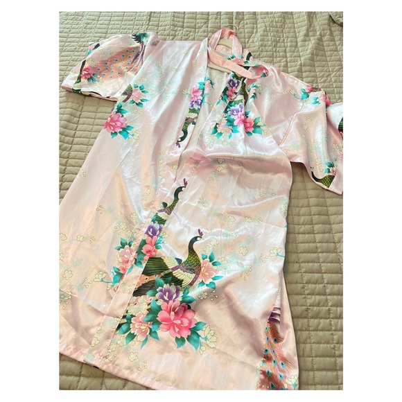 Robe - Picture 2 of 6